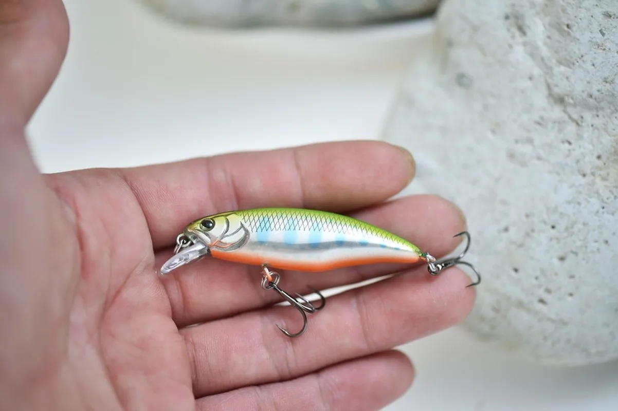 Señuelos pequeños para pesca de pececillos, cebo de estilo japonés, 4,5g, 52mm, hundimiento lento, Mini cebo duro para perca y trucha, 1 unidad - imagen 2