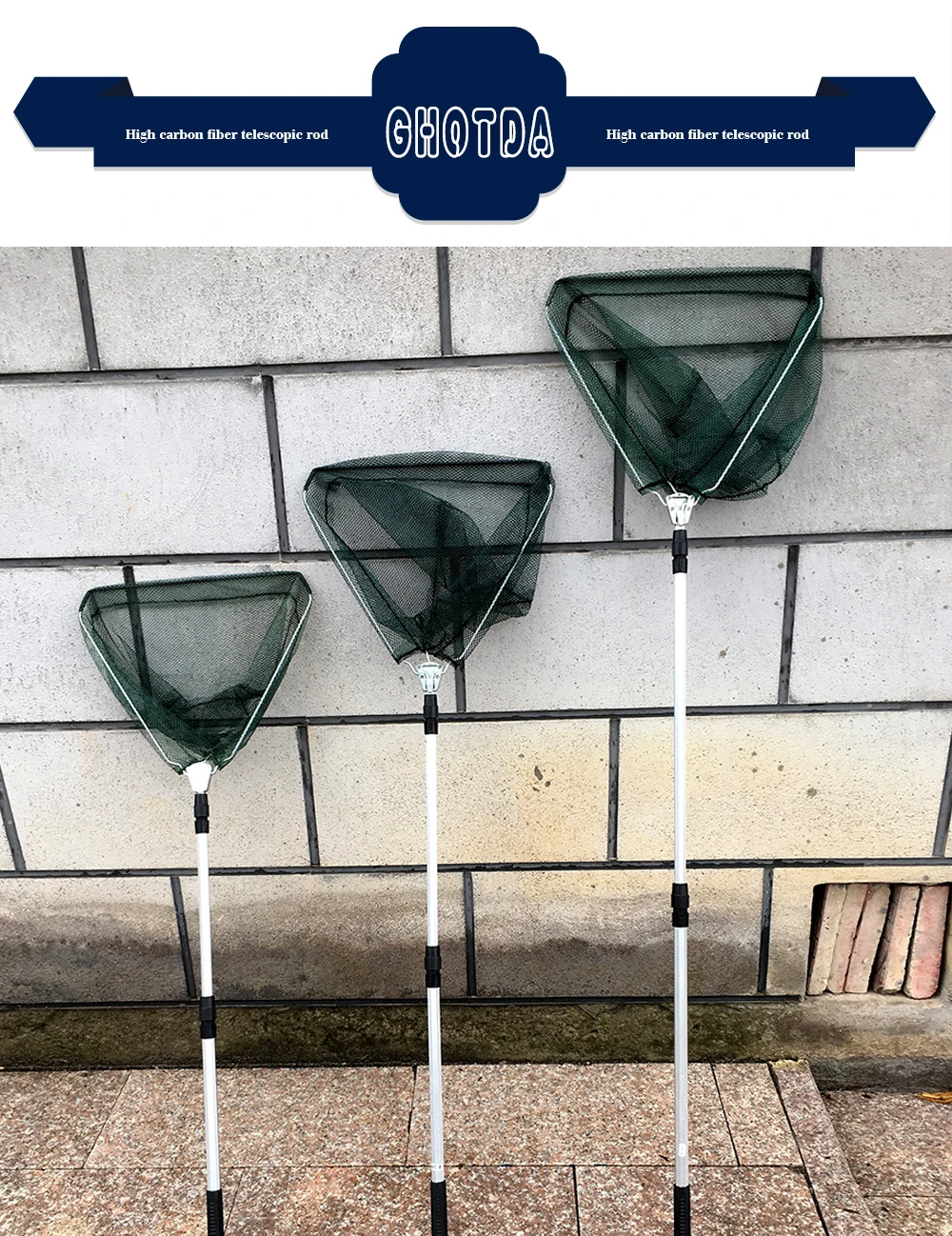 Tres varillas telescópicas con una red sujeta en la parte superior, apoyadas contra una pared. Estas cañas parecen estar diseñadas para pescar, ya que se utilizan comúnmente para ampliar el alcance de una red de pesca.
