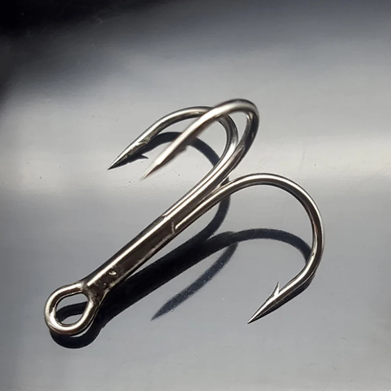 Anzuelos de pesca triples en caja, anzuelos de púas de acero con alto contenido de carbono, aparejos de pesca, anzuelo de pescado plateado de curva redonda, 50 unids/lote, nuevo - imagen 4