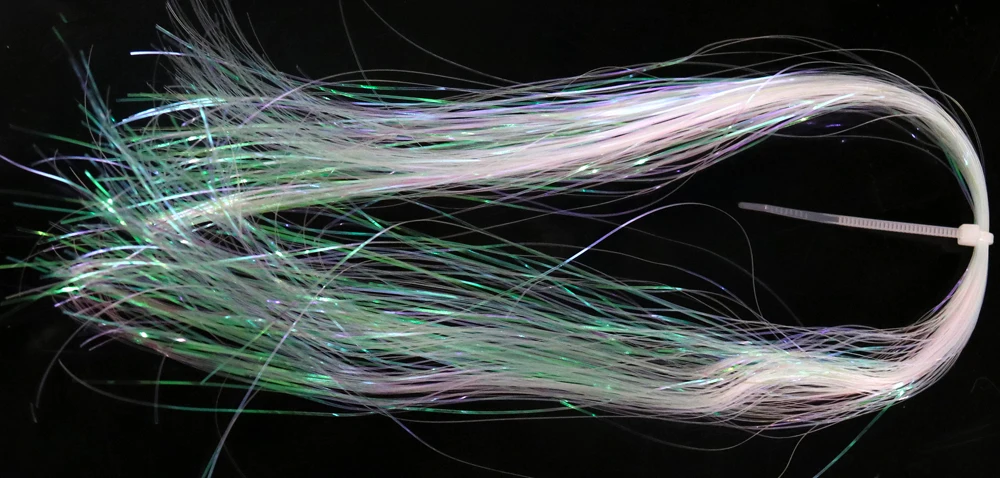 Los hilos iridiscentes luminosos crean un efecto visual fascinante