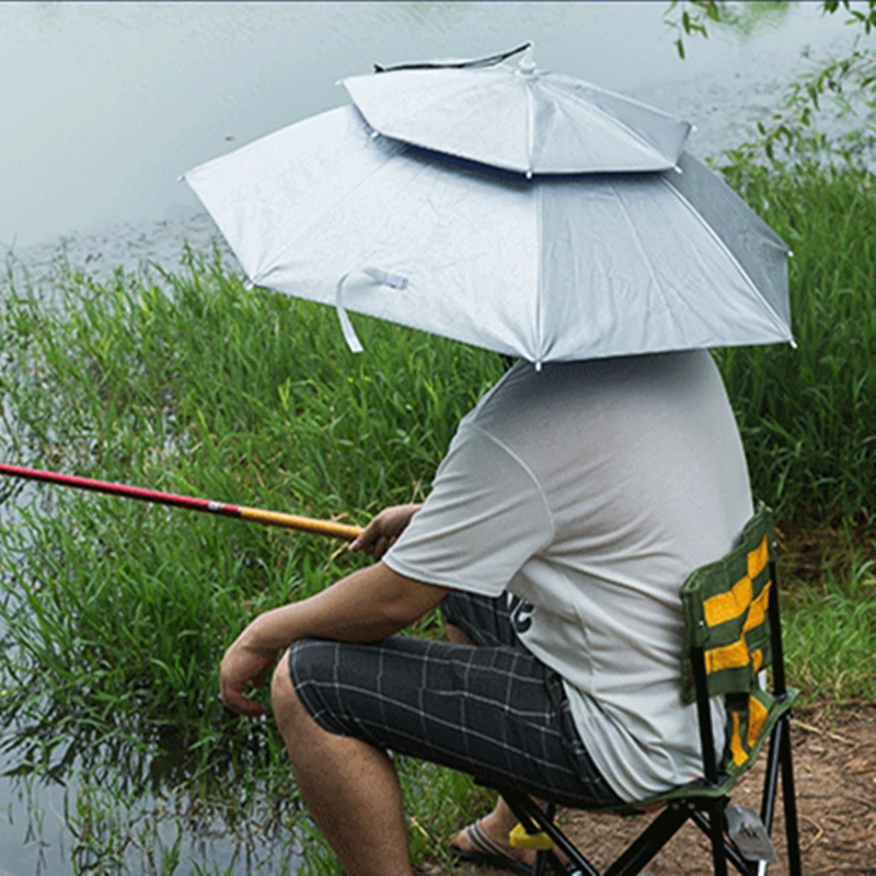 Disfrutando de una experiencia de pesca serena junto al borde del agua