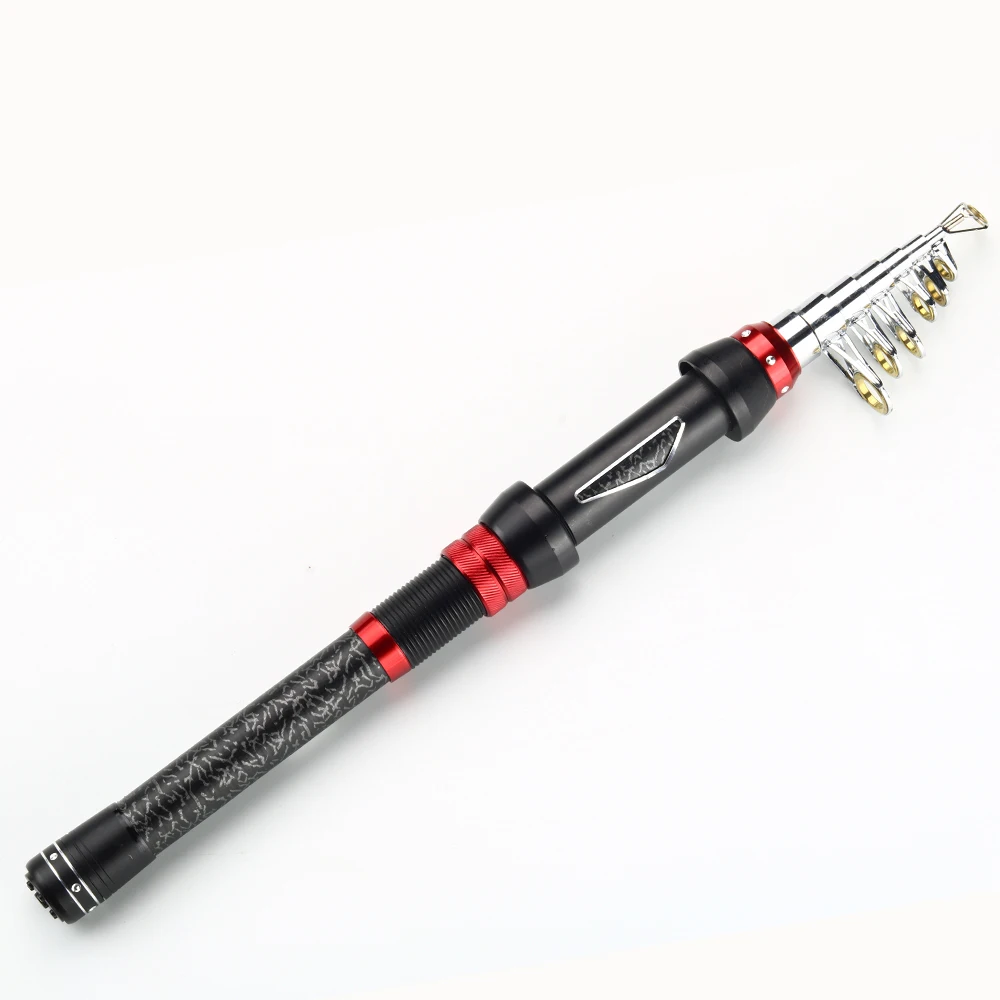 Una multiherramienta con mango negro y mecanismo de ajuste rojo. La herramienta parece tener múltiples accesorios, incluido lo que parece un destornillador, un cuchillo y posiblemente otras herramientas que no son completamente visibles.