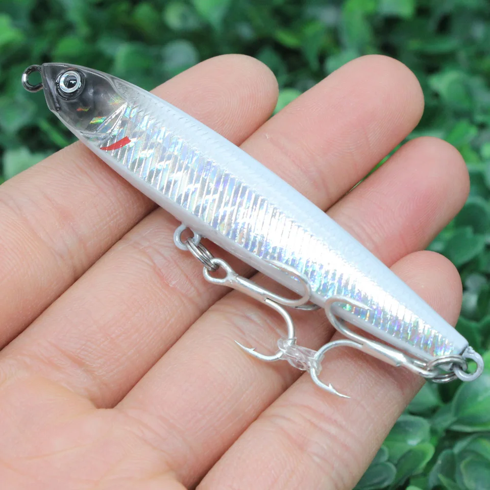 Un señuelo de pesca iridiscente brillante diseñado para captar peces