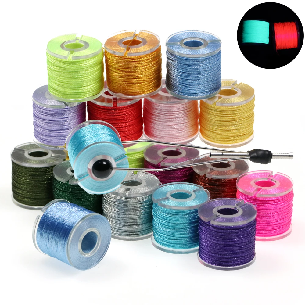 Un montón de colchons hilo en varios colores