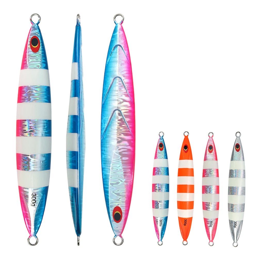 Señuelos de pesca coloridos diseñados para una orientación efectiva en el agua