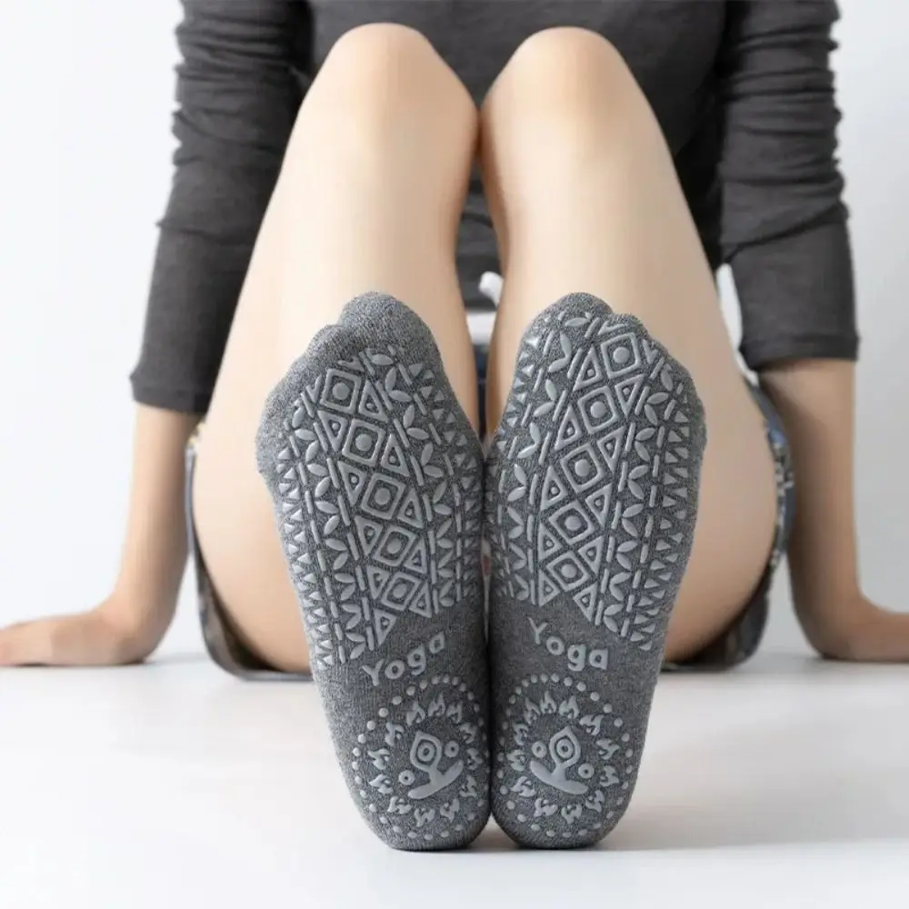 Nuevos calcetines antideslizantes de Yoga de algodón con correas, calcetines de baile de Ballet, textura de toalla, agarre de silicona, calcetines de agarre para Pilates - imagen 5