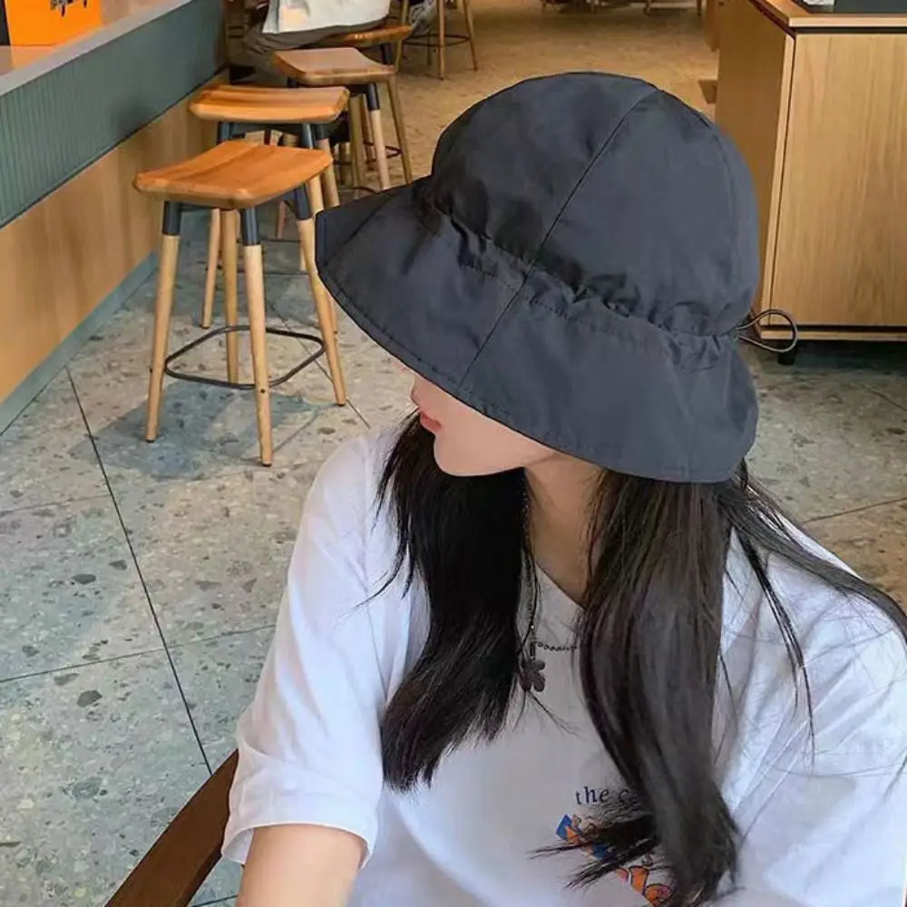 Disfrutando de un día informal con amigos en Cozy Café