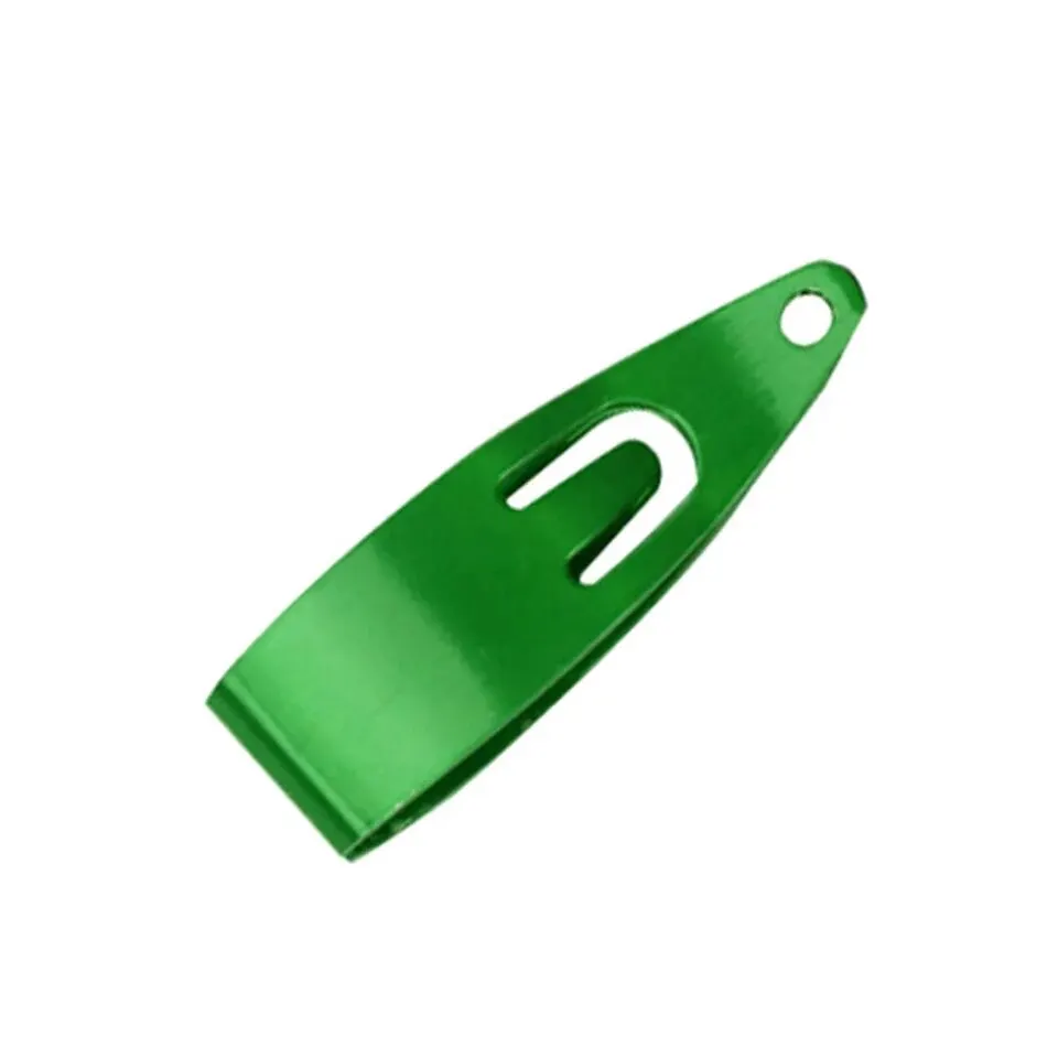 Este clip verde está diseñado para facilitar el accesorio y la portabilidad.