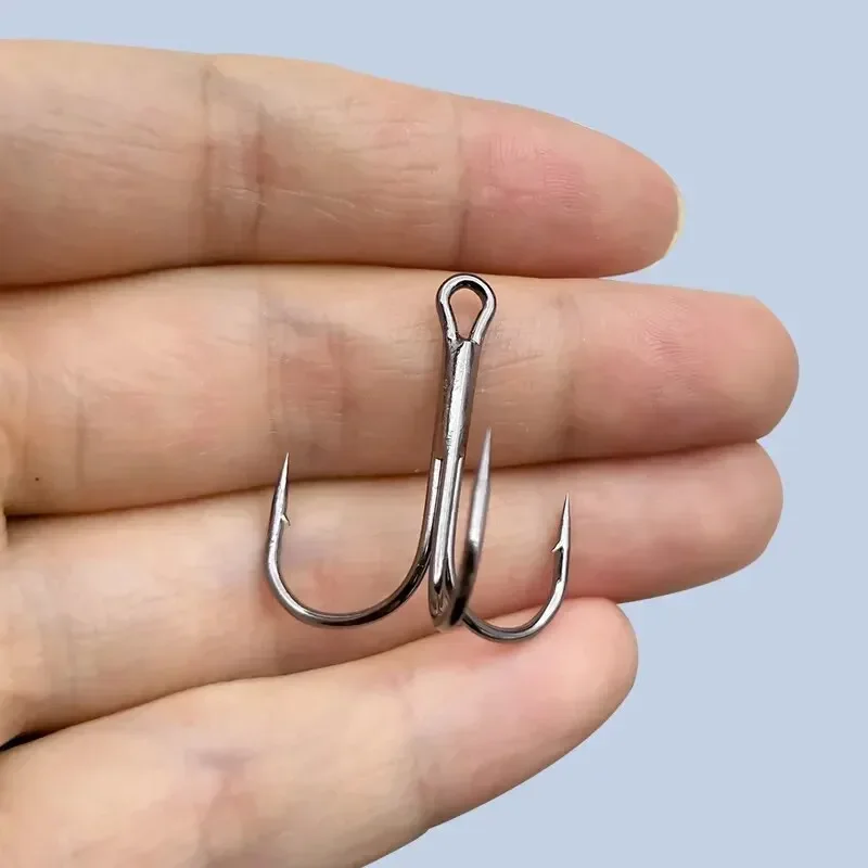 10 Uds. Anzuelos de pesca triples negros 2 # 6 # 8 # 10 herramientas de pesca de acero rico en carbono, anzuelos duraderos para pesca - imagen 5