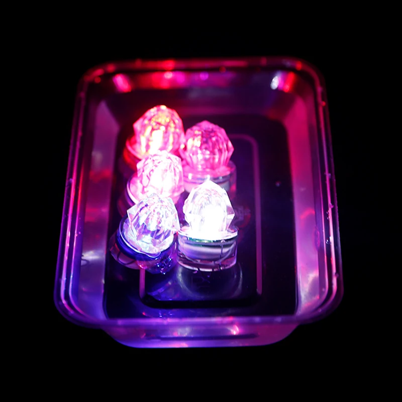 Una caja morada con tres luces