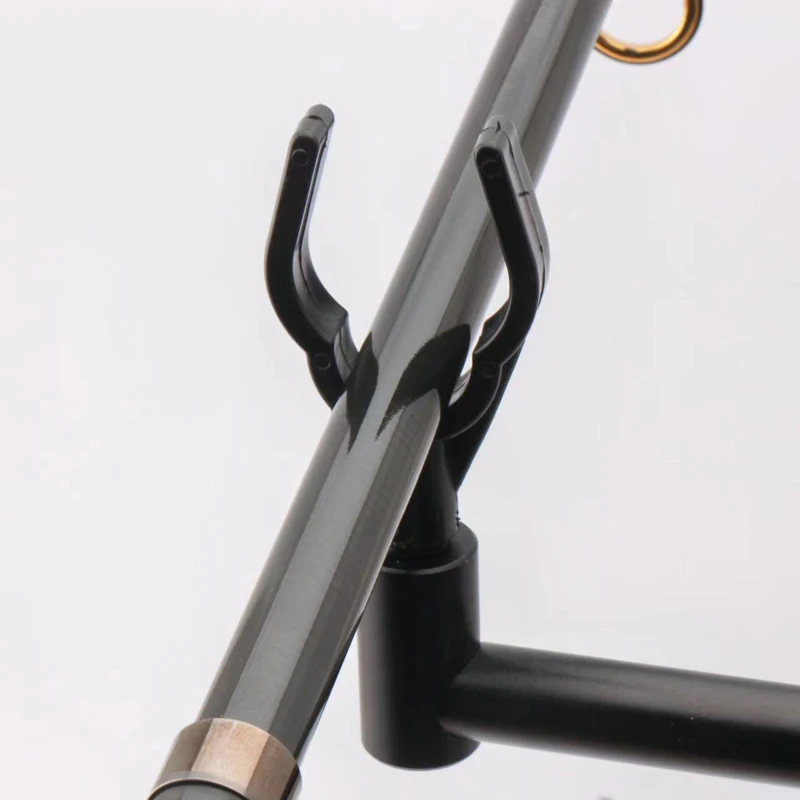 Un elegante soporte de caña de pesca moderno diseñado para la durabilidad y la conveniencia