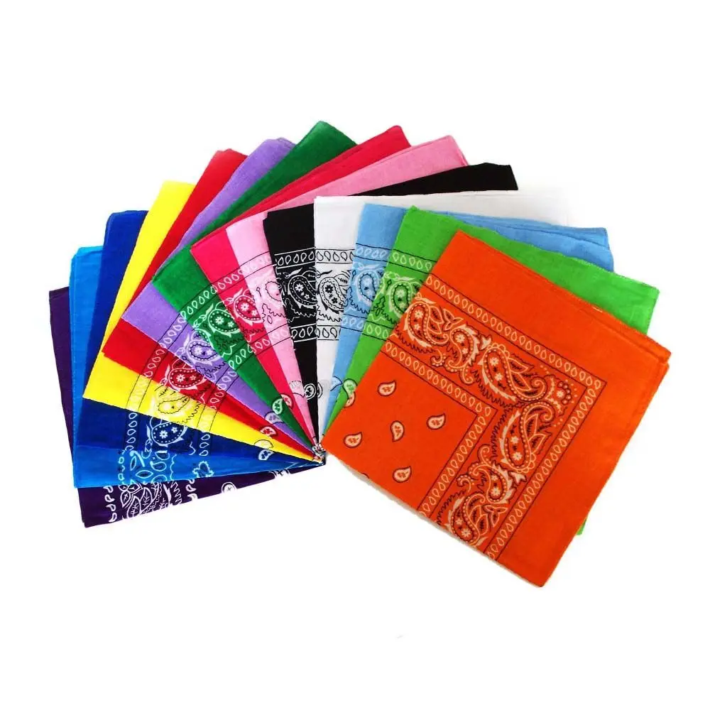 Una variedad diversa de coloridas bandanas con patrones intrincados perfectos para accesorios y agregar un toque de estilo a cualquier atuendo