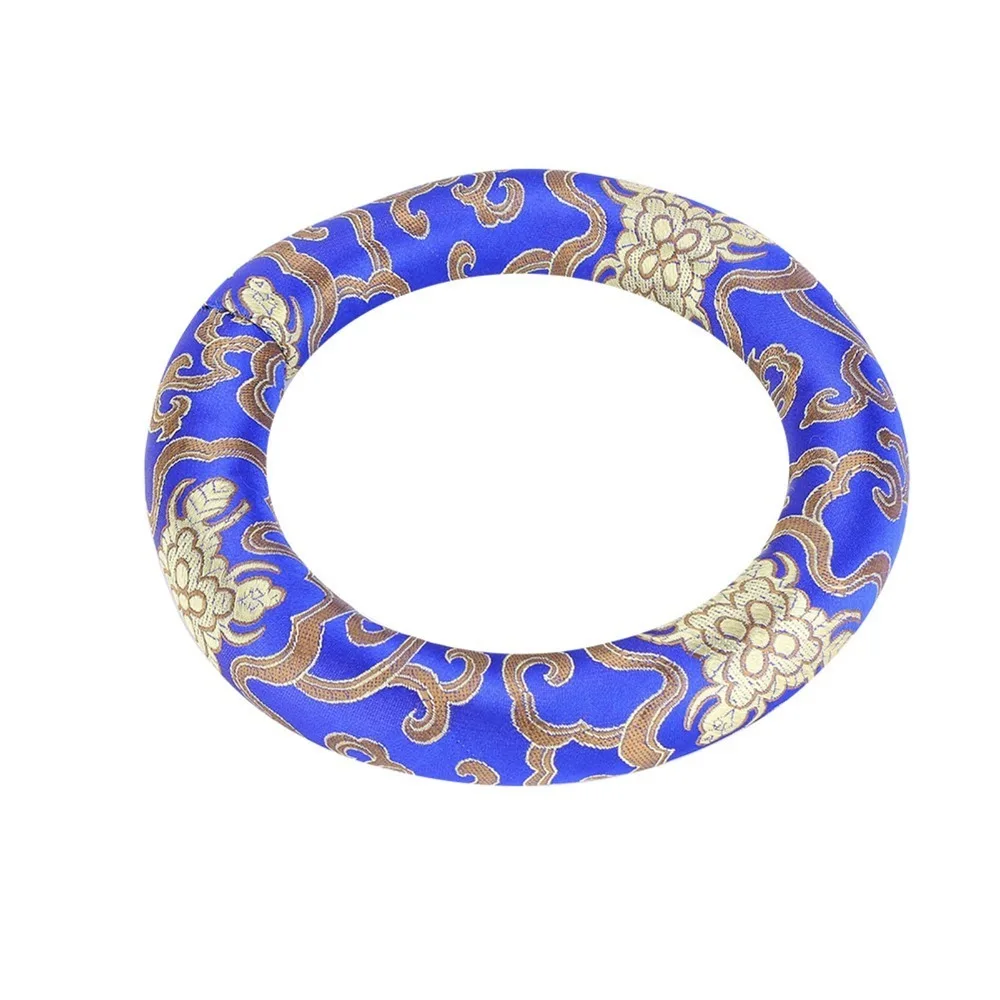 ​ Brocado de seda ​ Cojín para cuenco tibetano ​ ​ Forma redonda ​ ​ Rojo/Azul ​ Almohada para cuenco tibetano ​   18 cm de diámetro ​ ​ Hecho a mano ​ ​ Almohada con anillo de cuenco ​ - imagen 3