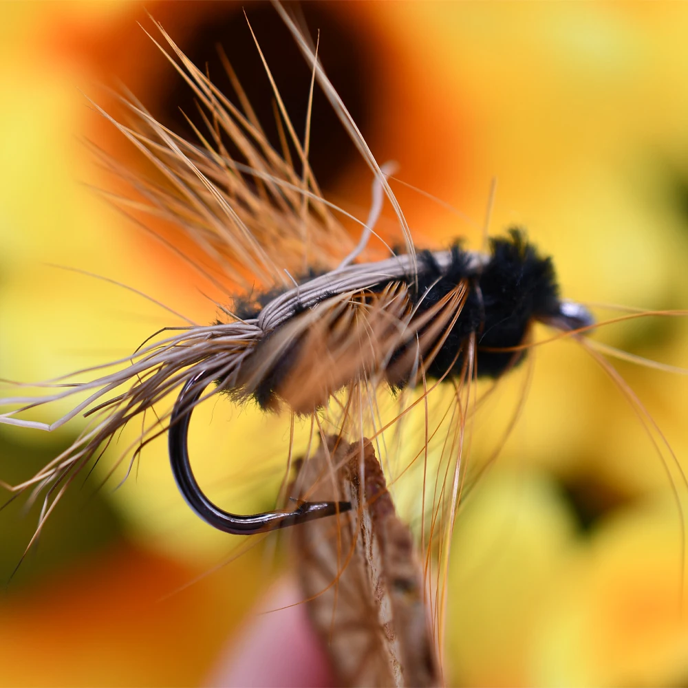 MNFT 10PCS 6 #    Cuerpo negro gusano lanoso marrón Caddis Ninfa mosca ciervo pelo escarabajo trucha cebo de pesca con mosca - imagen 5