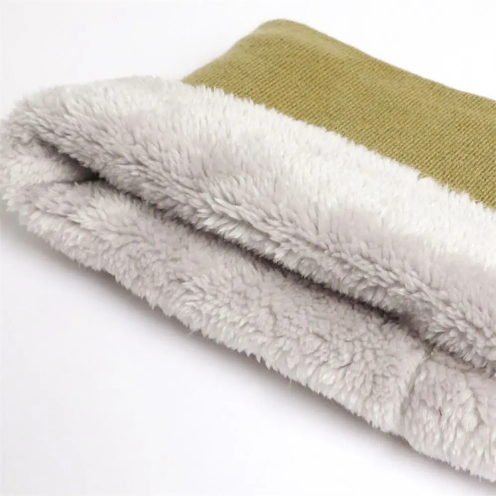 Un accesorio accesorio de invierno de varias capas diseñado para calidez y comodidad