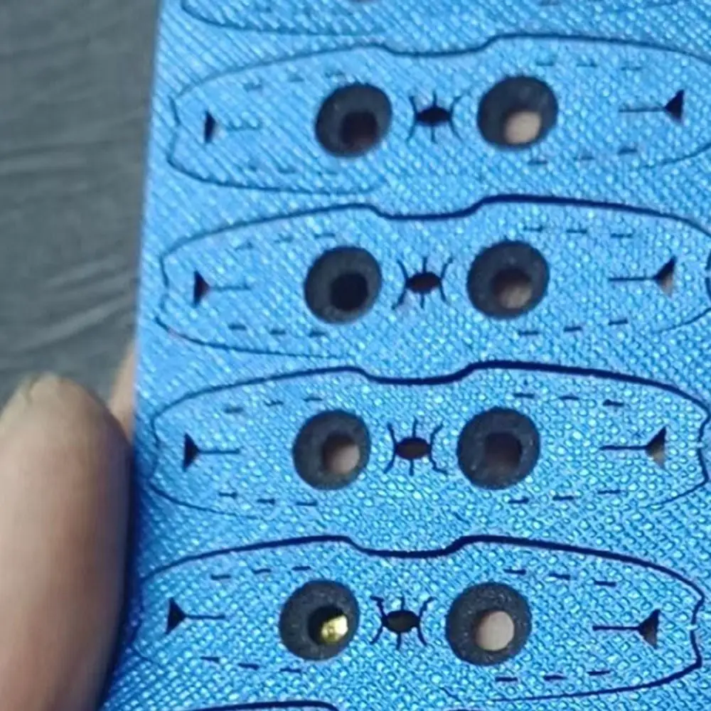 Bolsillo de cuero sintético para tirachinas de microfibra