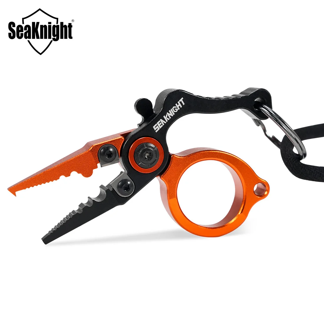 Alicates SeaKnight en mano mostrando su diseño compacto