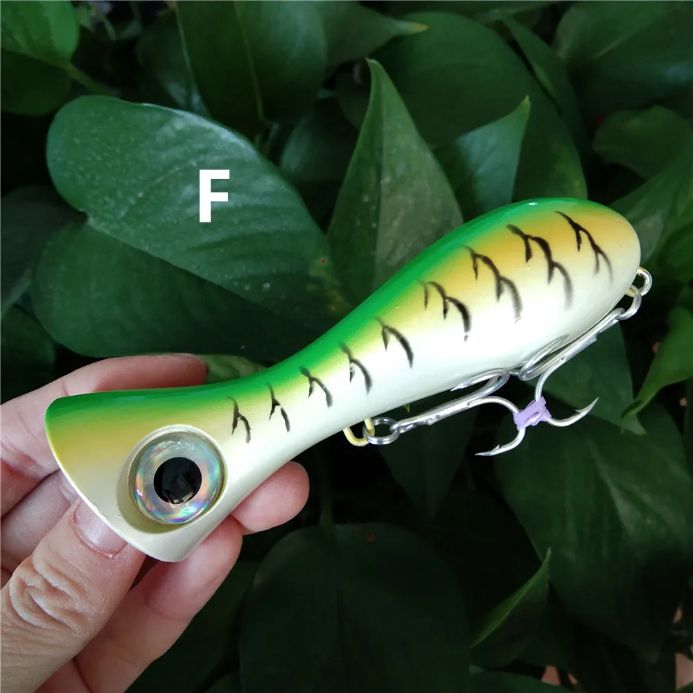 Un señuelo de pesca vibrante para atrapar diseñado para una atracción bajo el agua bajo el agua