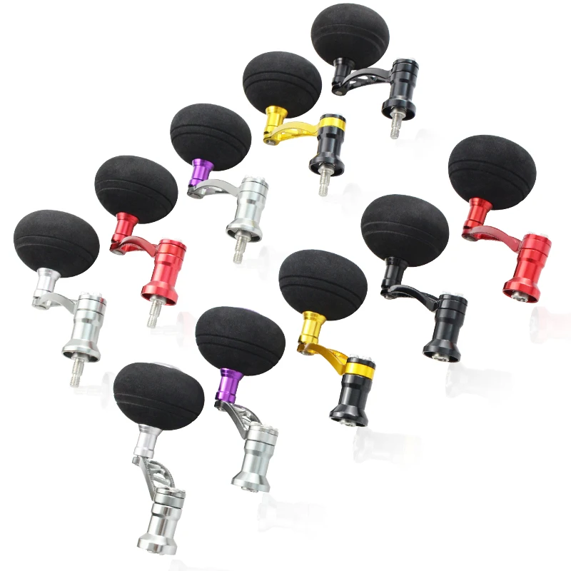 Un grupo de manijas negras y amarillas sobre un fondo blanco