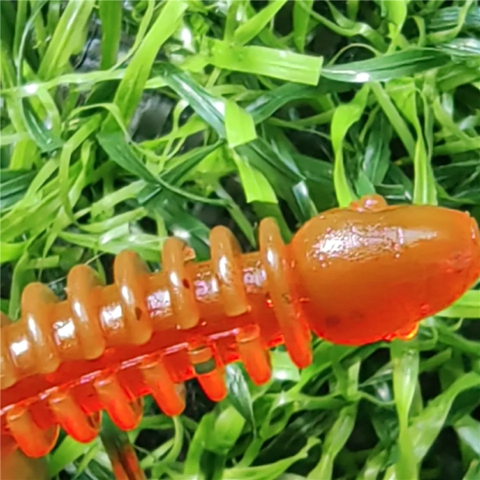 Un vívido cebo naranja realista diseñado para entusiastas de la pesca