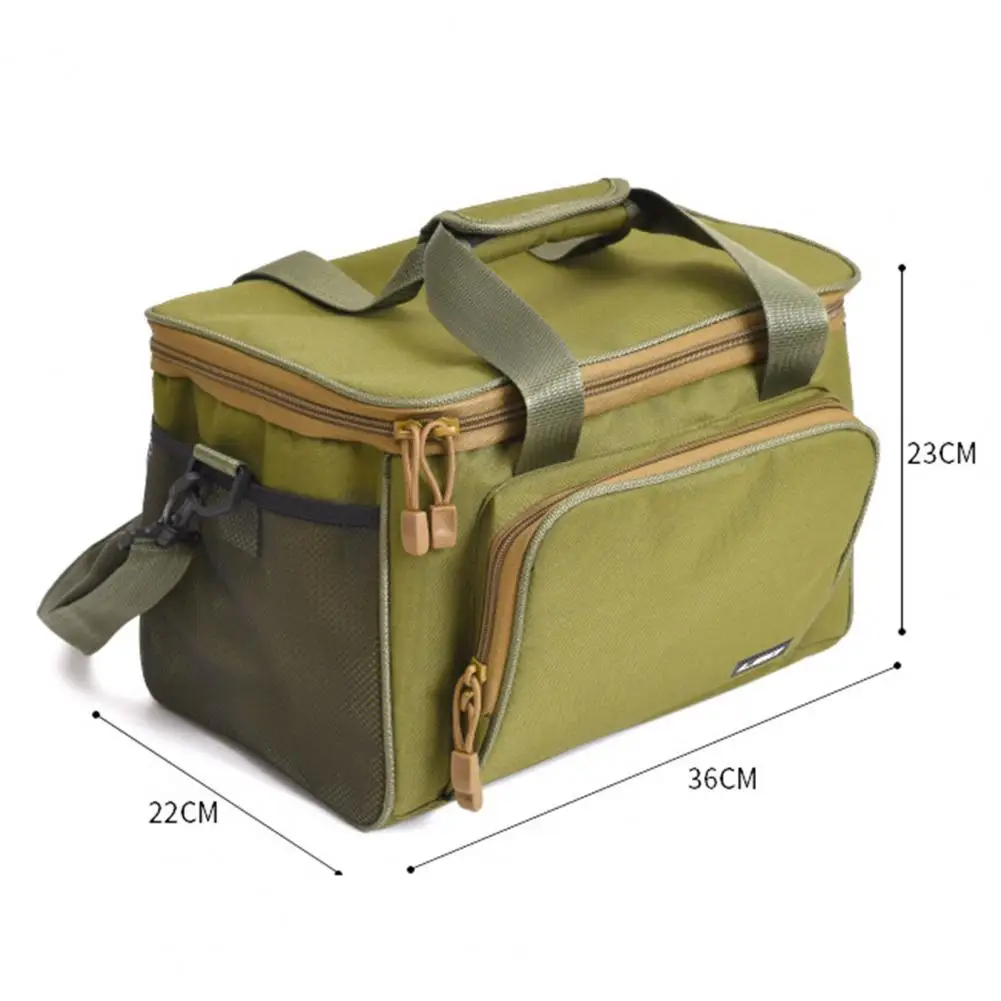Bolsa de pesca vista frontal con múltiples bolsillos