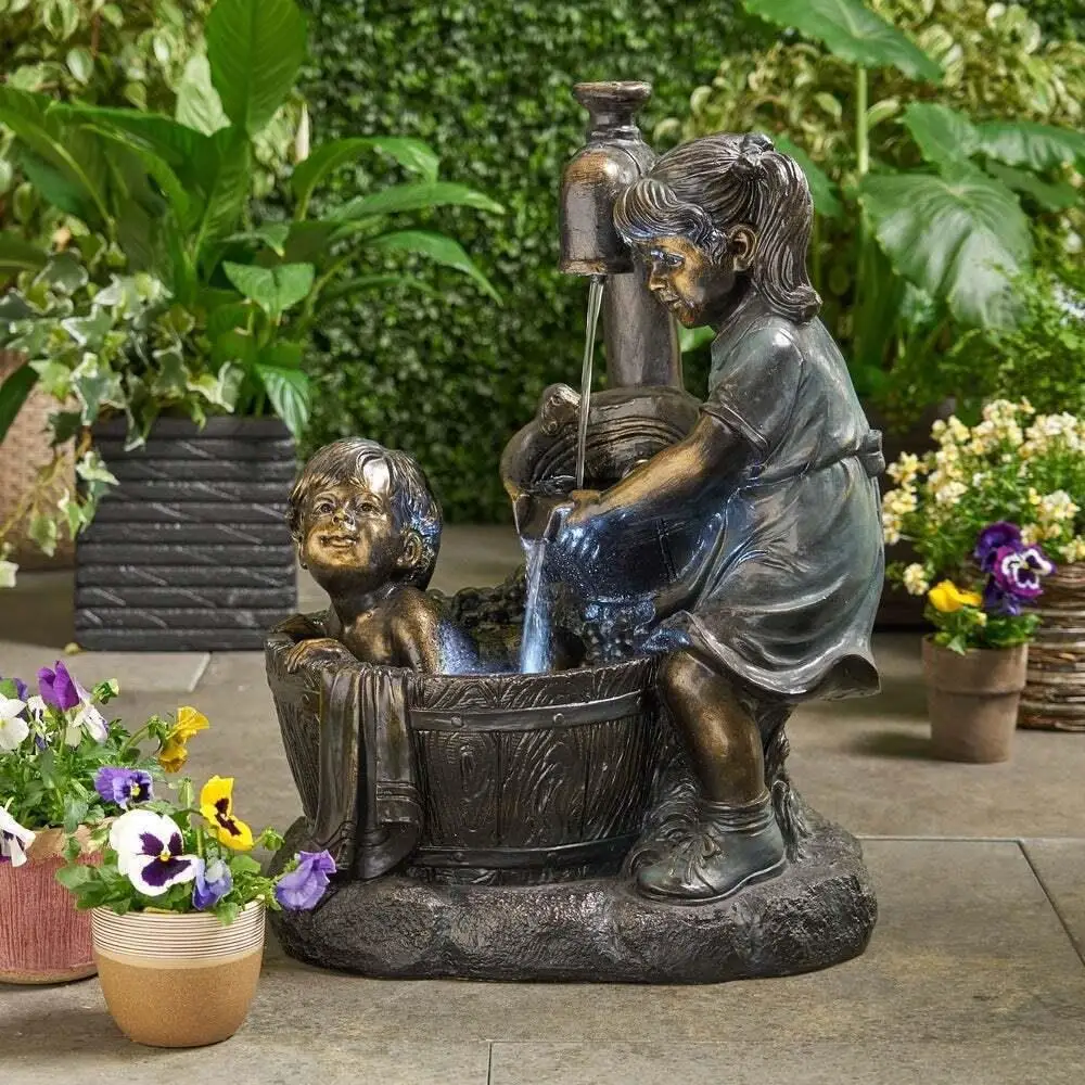 Adornos de jardín retro con figuras de niño y niña jugando en el agua - imagen 2