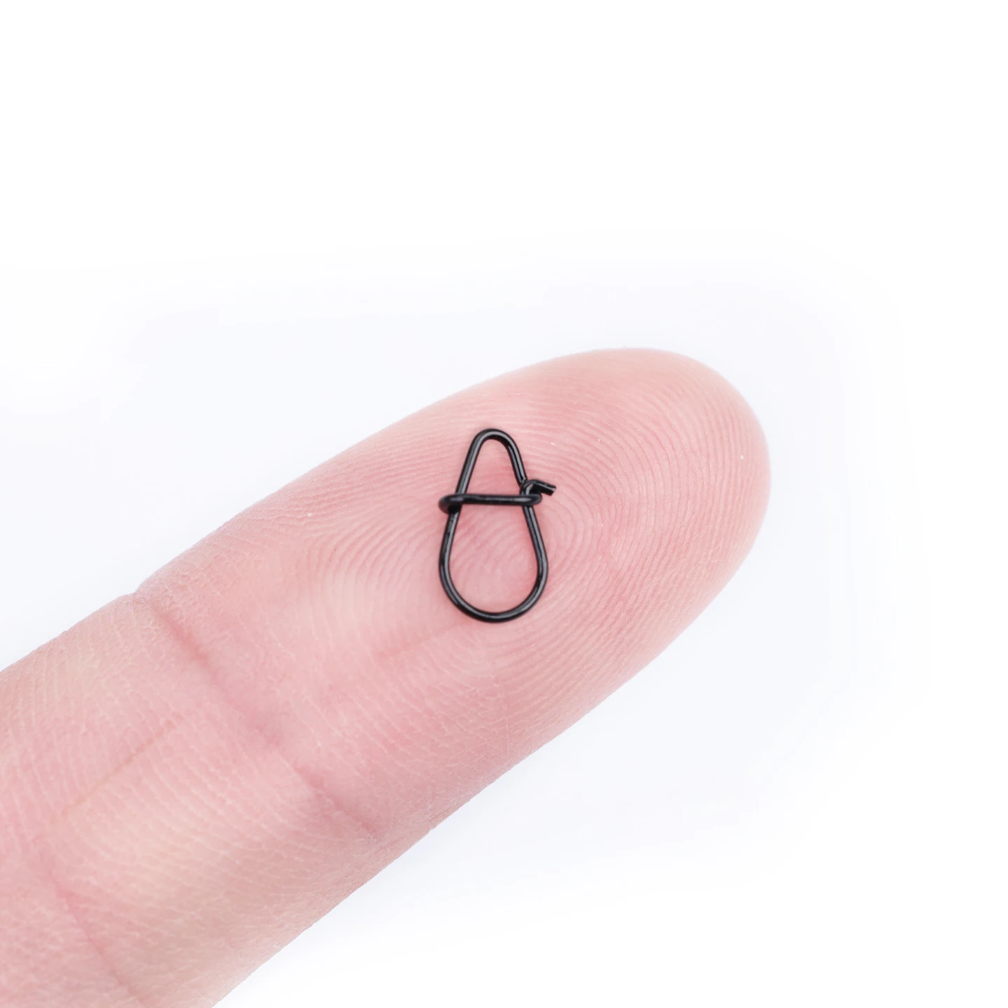 Nuevo 50 Uds conector de cebo negro giratorio de acero inoxidable conector de gancho duradero Clip accesorios de pesca contra el agua de mar - imagen 2