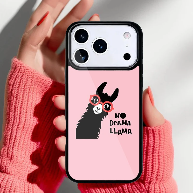 Funda No Drama Llama Llama instalada en iPhone mostrando el diseño frontal