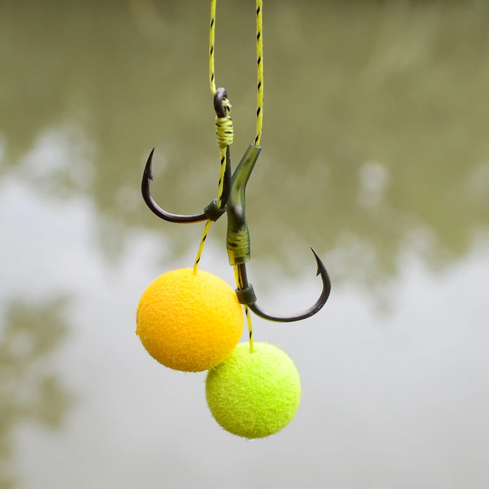 Hirisi 100 anzuelos de pesca de carpa recubiertos con púas con diseño de ojos en Japón hechos por acero rico en carbono 8001 con caja empalmable - imagen 3