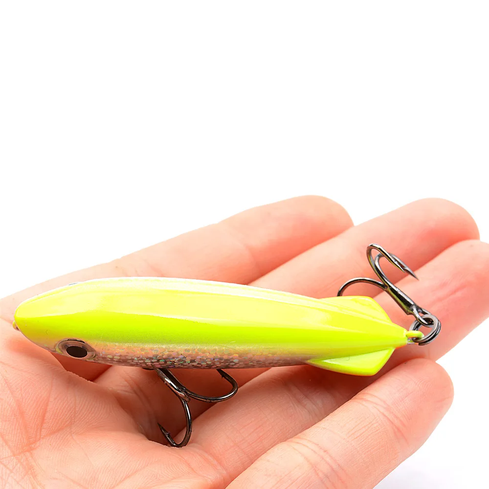 un señuelo de pesca de colores brillantes diseñado para captar peces