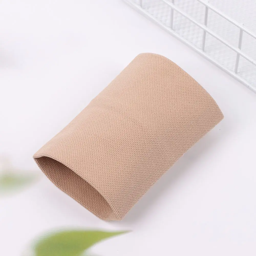 Una banda de tela beige con una superficie texturizada adecuada para varias aplicaciones