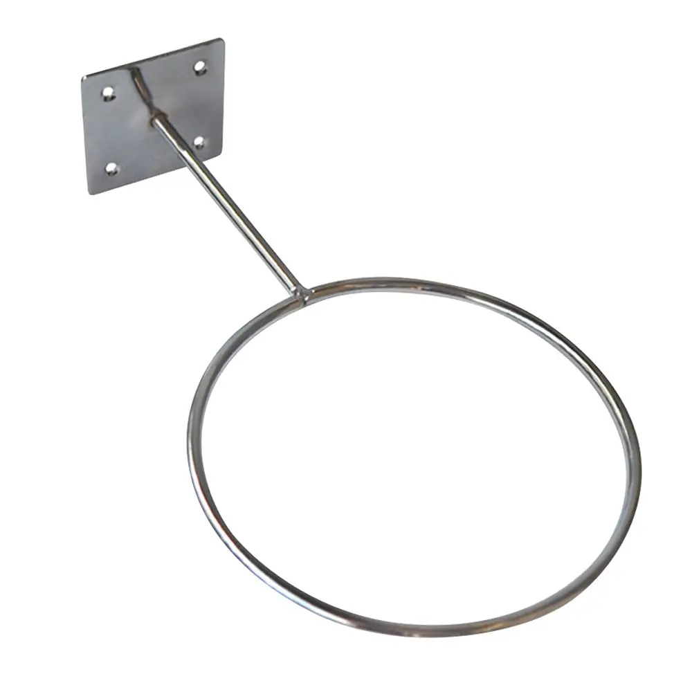 Un aro de metal montado en la pared ideal para organizar o mostrar artículos