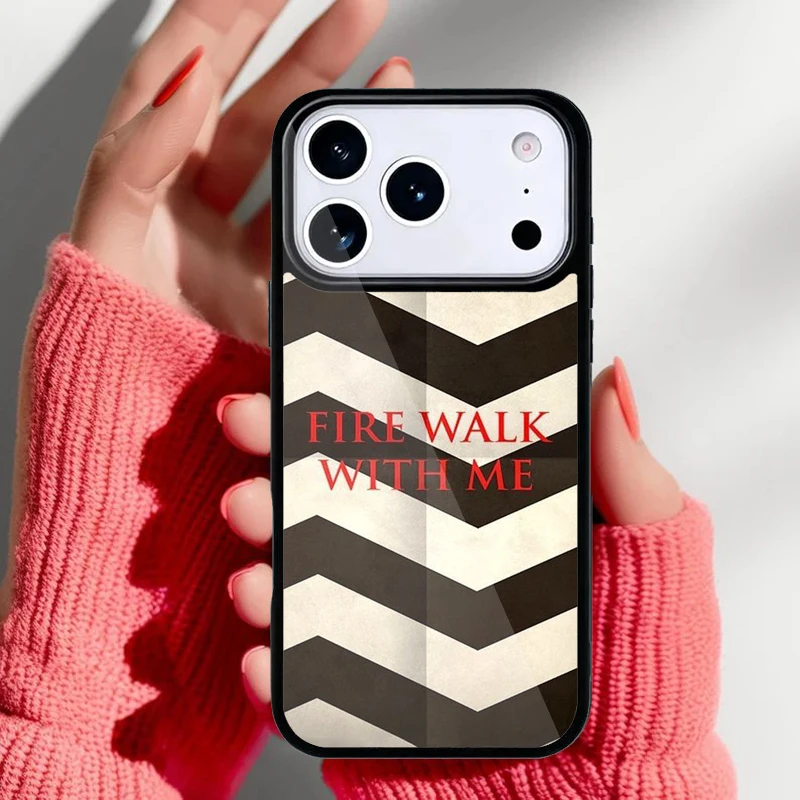 Funda puesta en iPhone mostrando estilo completo