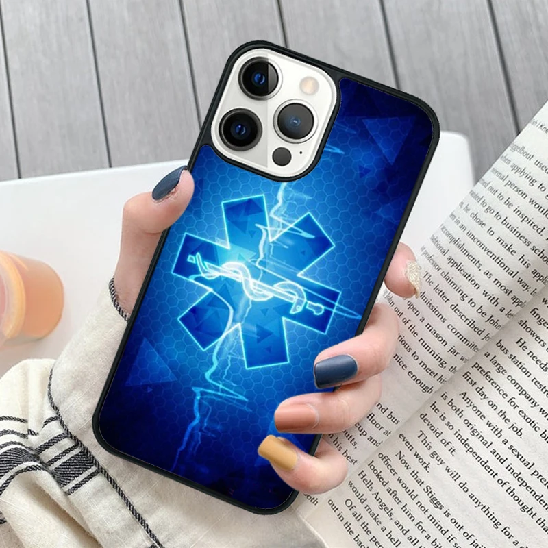 Vista trasera de la funda mostrando el logo de paramédico