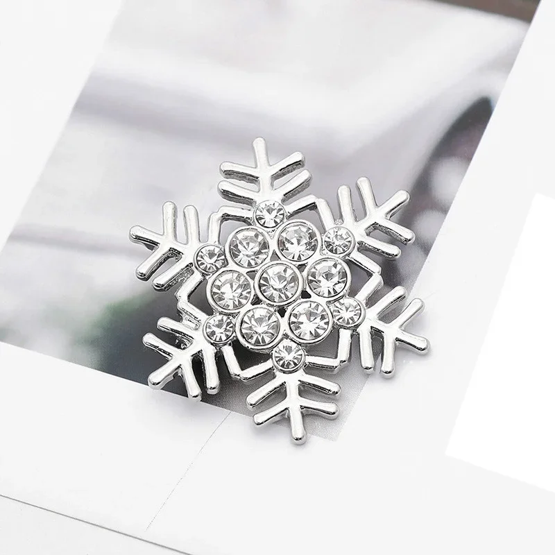 Broche de Navidad de Año Nuevo para hombres y mujeres, muñeco de nieve, Papá Noel, ciervo, campana, sombrero, insignia de diamantes de imitación, Pin de esmalte de solapa, joyería de moda - imagen 5