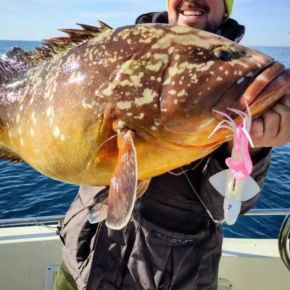 ¡Experimenta la emoción de la pesca con esta majestuosa captura!
