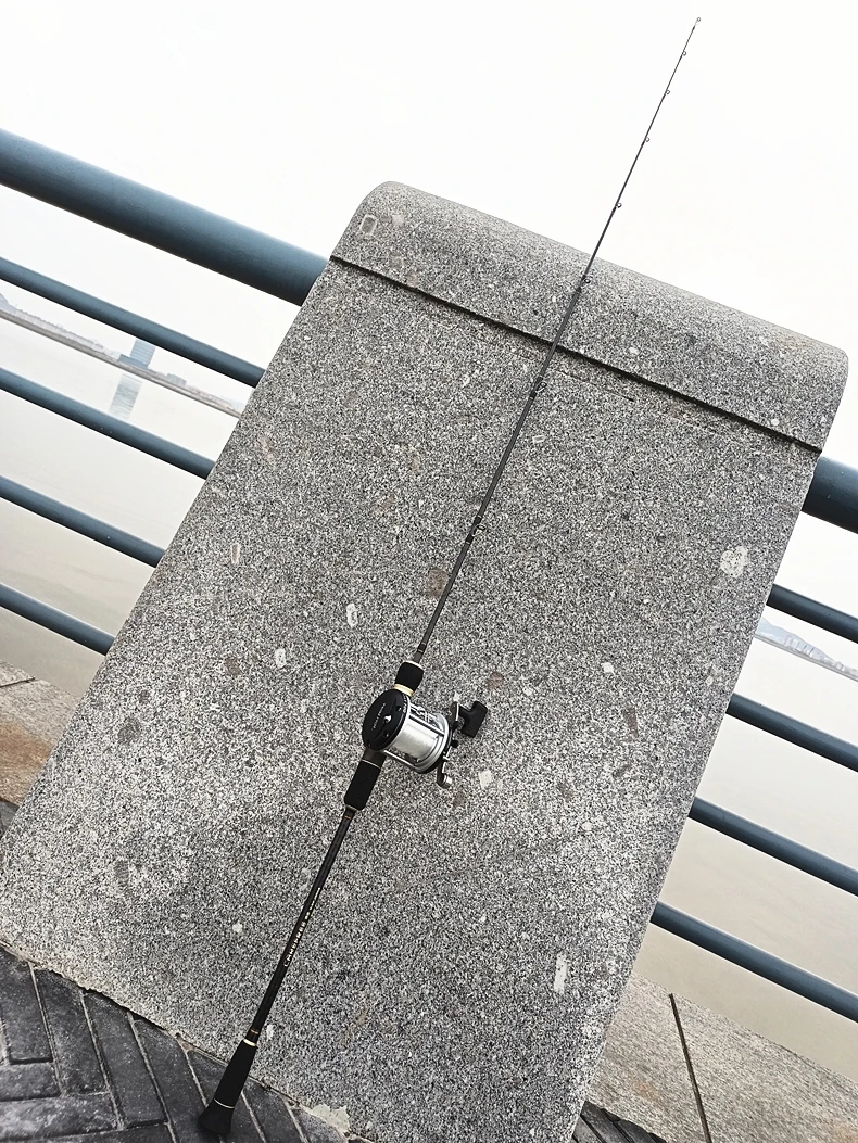 Disfrutando de un día de pesca junto al agua