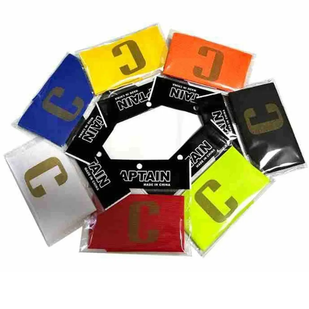 Pulseras coloridas con un diseño audaz 'C' para estilo versátil y comodidad