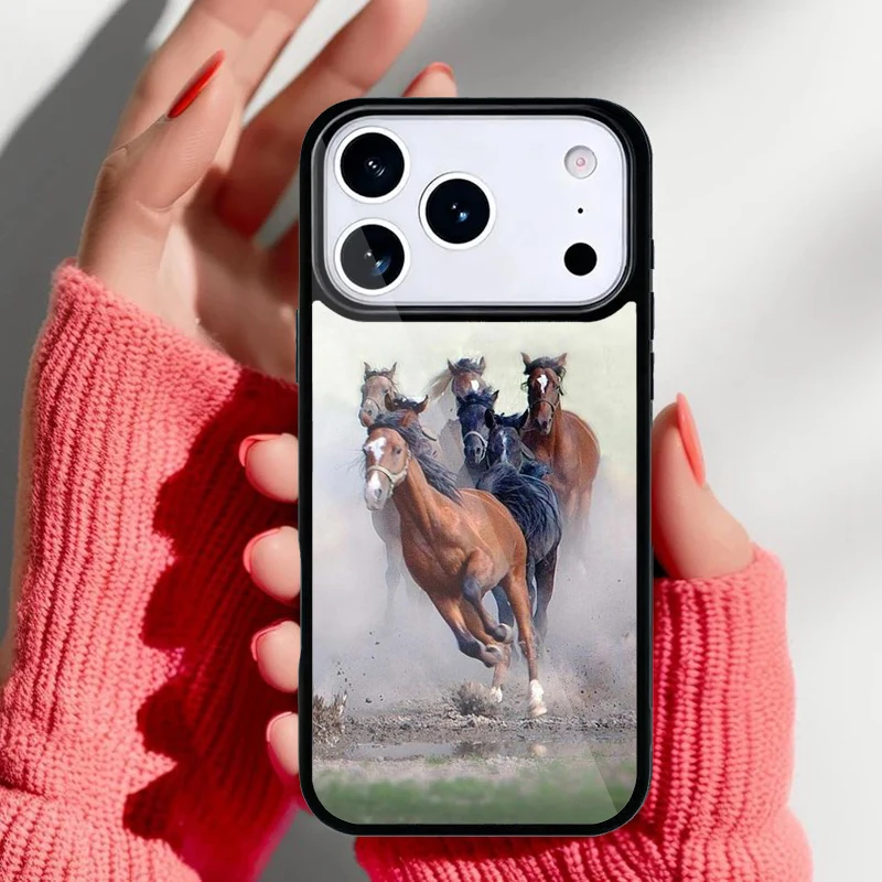 Vista trasera de la funda Krajews con caballos corriendo