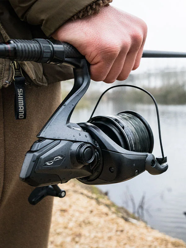 Pesca con un carrete Shimano de alta calidad para una captura exitosa
