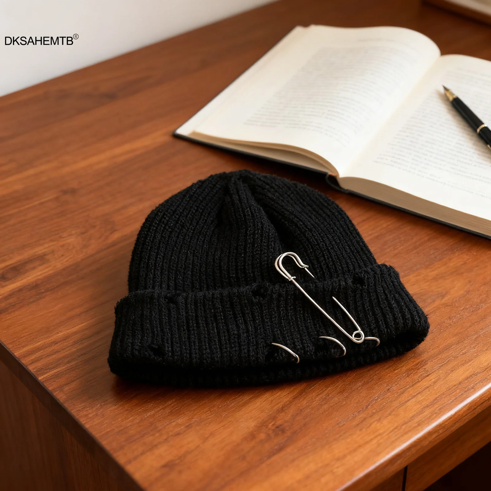 Gorros cálidos de invierno a la moda para hombres y mujeres, gorro de hilo de punto con Pin creativo para ciclismo, Camping, esquí, viajes, accesorios de ciclismo - imagen 5