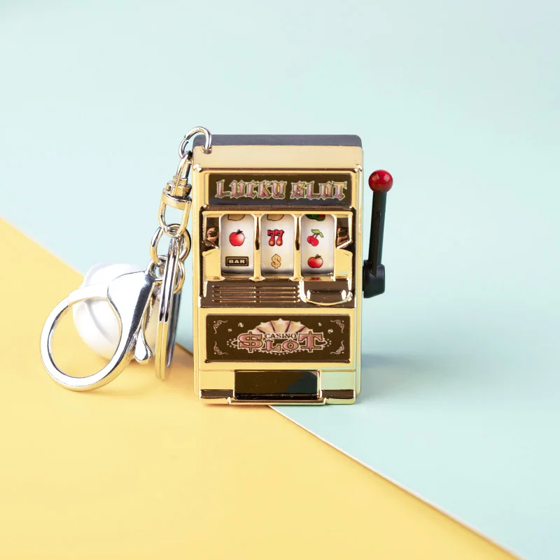 Galeta dorada con un mini diseño de máquinas tragamonedas