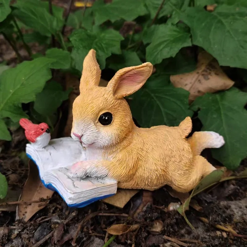 Figura de resina conejo leyendo para jardín y bonsái