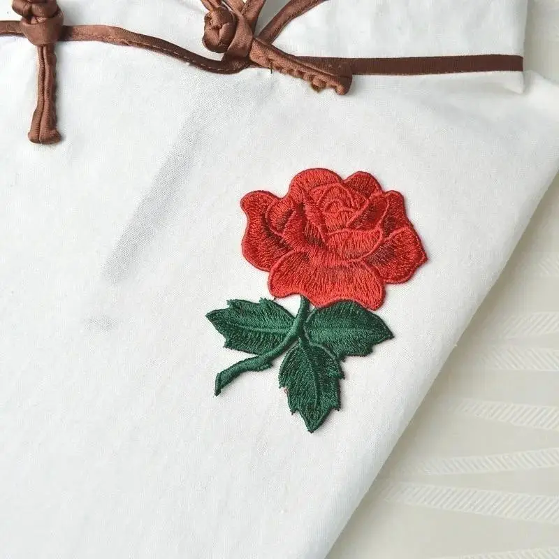 Parche bordado de rosas para ropa – Adorno floral cosido a mano - imagen 3