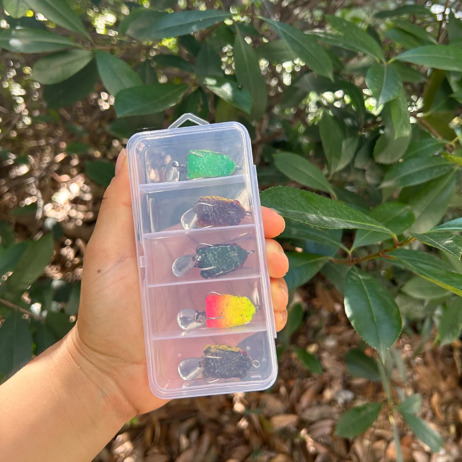 Juego de Señuelos de Pesca de rana flotante, 5 uds., lentejuelas, anzuelos dobles, cebo Artificial Swimbait para pez negro, lubina, Pike, Trolling - imagen 3