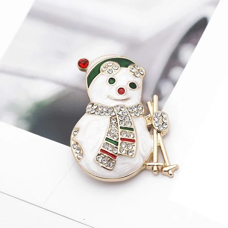 Broche de Navidad de Año Nuevo para hombres y mujeres, muñeco de nieve, Papá Noel, ciervo, campana, sombrero, insignia de diamantes de imitación, Pin de esmalte de solapa, joyería de moda - imagen 4