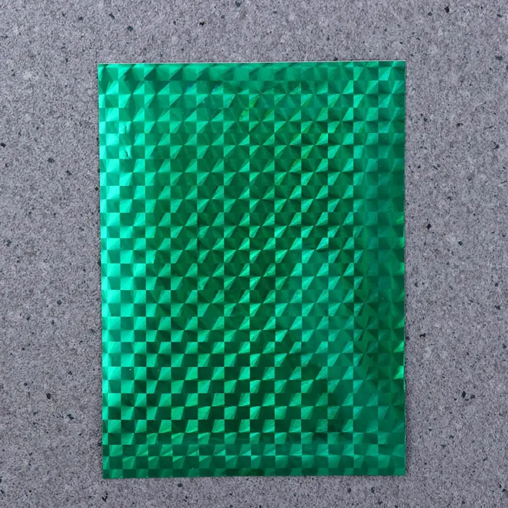 Una vibrante superficie de textura verde con un patrón geométrico