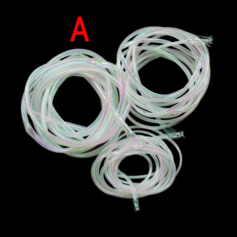 Un montón de cables blancos y grises