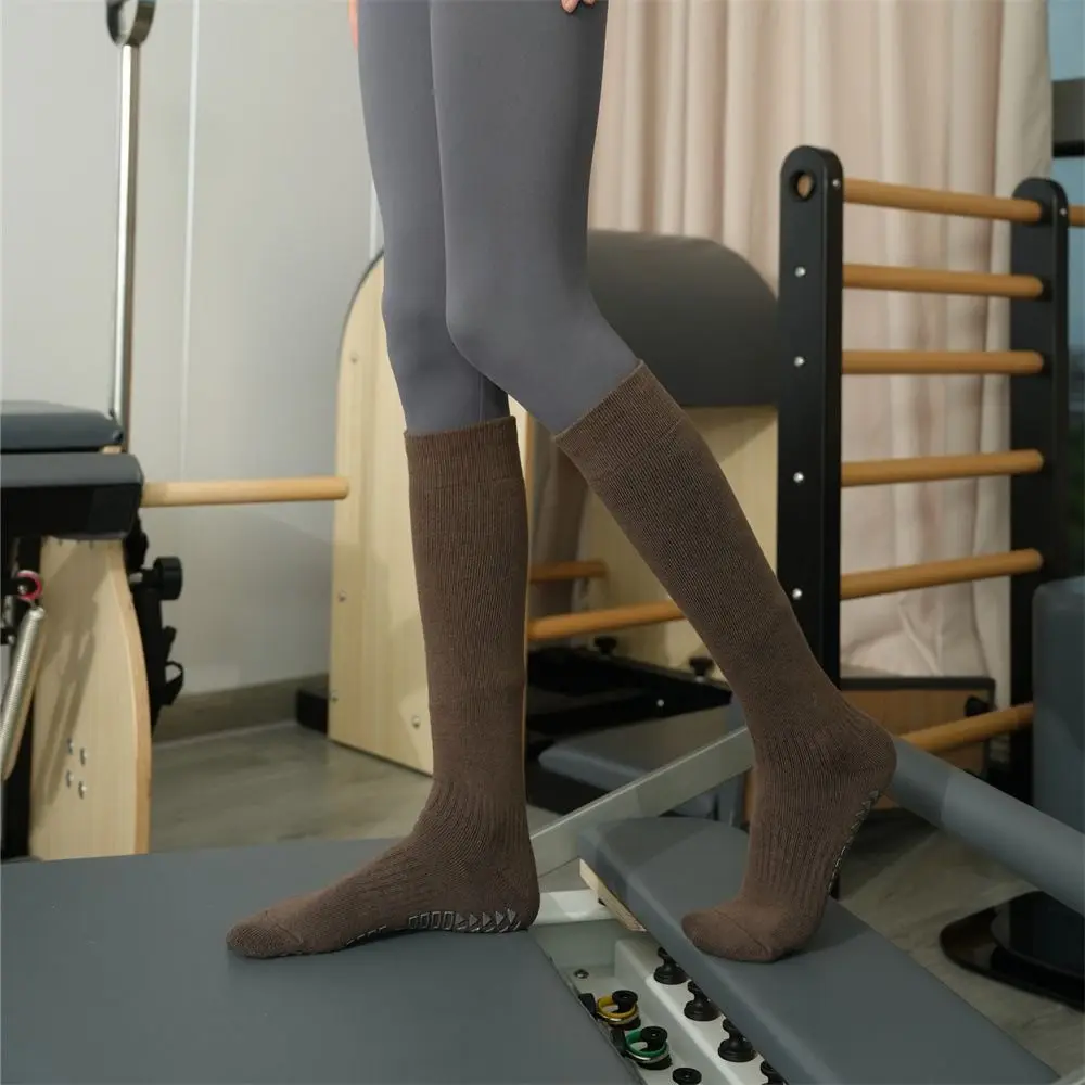 Calcetines antideslizantes de colores para mujer, medias de tubo largo para Yoga, Pilates, Ballet, transpirables, elásticas, para Fitness, interiores, baile - imagen 3