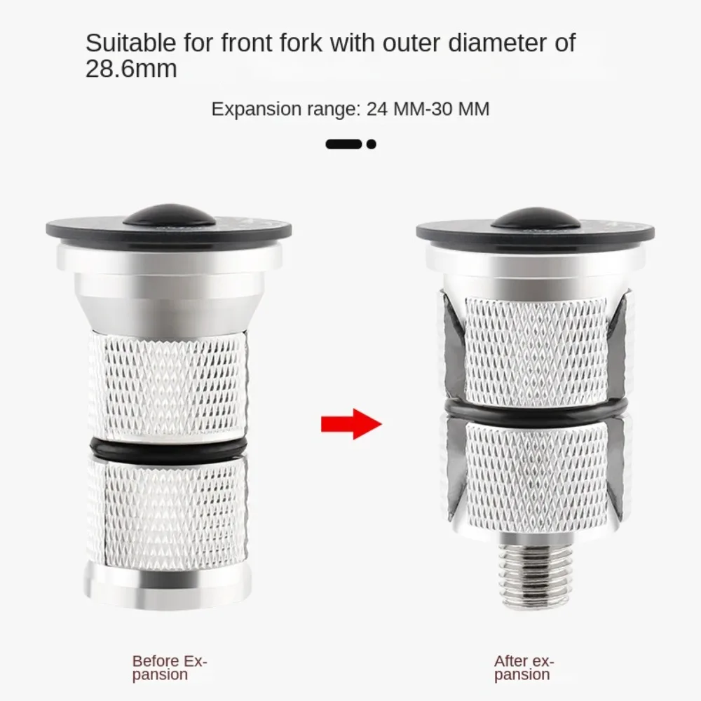 Un tenedor plateado con un mango negro y un filtro de malla negra